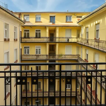 Bloom Akasha I Budapešť